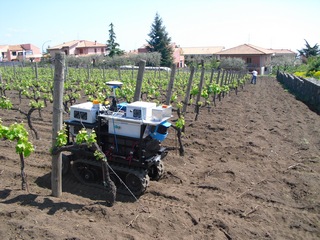 U-Go Robot during some navigation trials in a vineyard